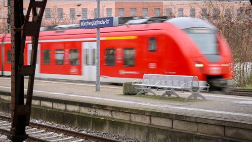 Auch im Streikfall gilt der Notfallplan der Bahn. (Symbolbild) Foto: IMAGO/Maximilian Koch/IMAGO/Maximilian Koch