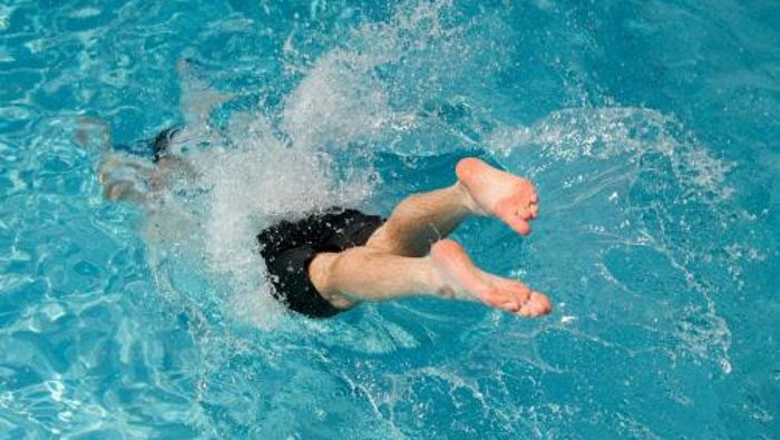 Mädchen in Schwimmbad begrapscht: Eltern stellen Verdächtigen