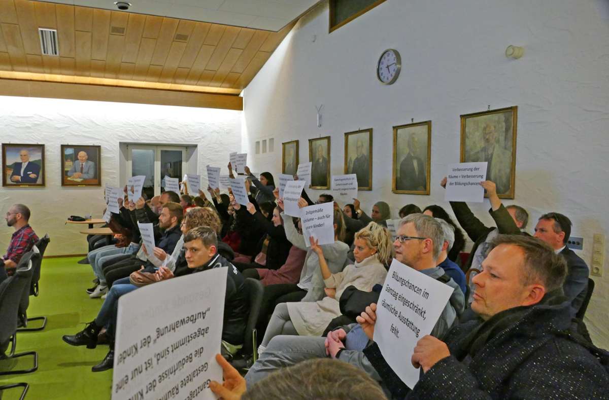 Volles Haus im Sitzungssaal: Rund 50 Bürger waren zur Sitzung des Gemeinderats gekommen. Foto: Reimer
