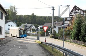 Die unübersichtliche Kreuzung an der Durchgangsstraße in Weilersbach macht es Fußgängern schwer, die Straße zu queren. Bald wird an dieser Stelle eine Ampel installiert. Quelle: Unbekannt