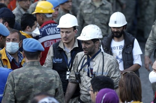 Nach dem Grubenunglück in der Türkei sind immer noch Dutzende Bergleute unter Tage eingeschlossen. Es besteht kaum noch Hoffnung, Überlebende zu finden. Foto: dpa