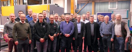 Die Mitglieder des IHK-Arbeitskreises Energie zu Gast bei der Power-Hydraulik GmbH in Sulz am Neckar. Foto: IHK Foto: Schwarzwälder Bote