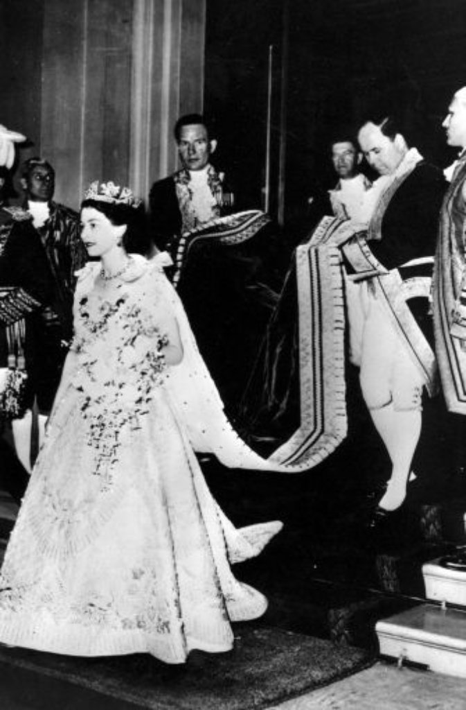 Queen Elizabeth II. - die kleine Frau mit den markanten ...