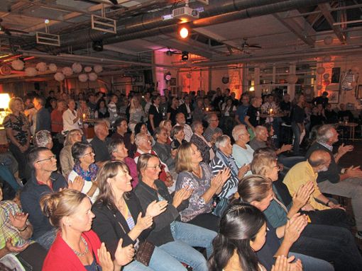 Volles Haus: Das Publikum hat großen Spaß bei der Party im Fab mit den Soul Diamonds. Fotos: Schuster Foto: Schwarzwälder Bote