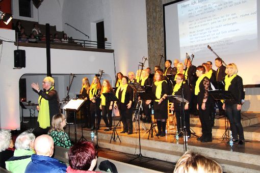 Sandra Gölz leitete den Chor 34 wie immer souverän durch ein außergewöhnliches Konzert zum Reformationsjubiläum. Foto: Raab Foto: Schwarzwälder-Bote