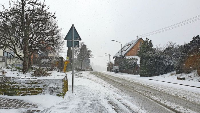 Wintereinbruch: Zwei Unfälle bei Oberreichenbach