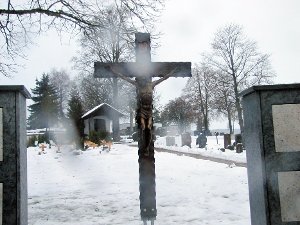 Das neue Kruzifix auf dem Zimmerner Friedhof Foto: Rochel Foto: Schwarzwälder-Bote