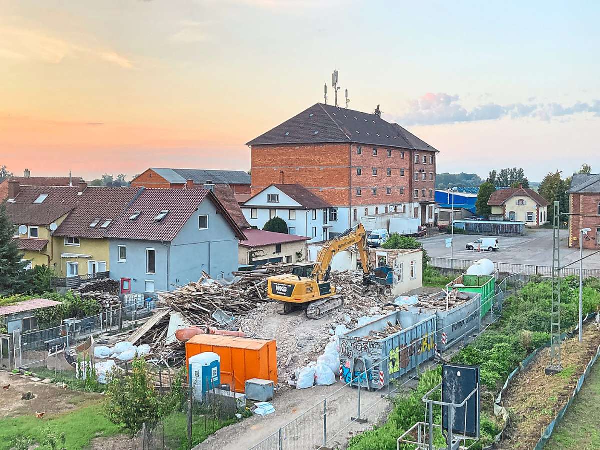 Der Abriss der ehemaligen Gaststätte am Bahnhof in Friesenheim  ist so gut wie abgeschlossen.