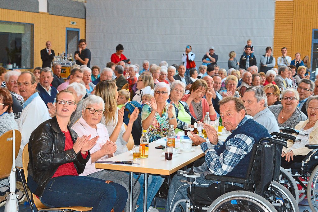 Für gute Laune sorgten die  Vorführungen beim Seniorennachmittag der Gesamtgemeinde Niedereschach.  Fotos: Bantle