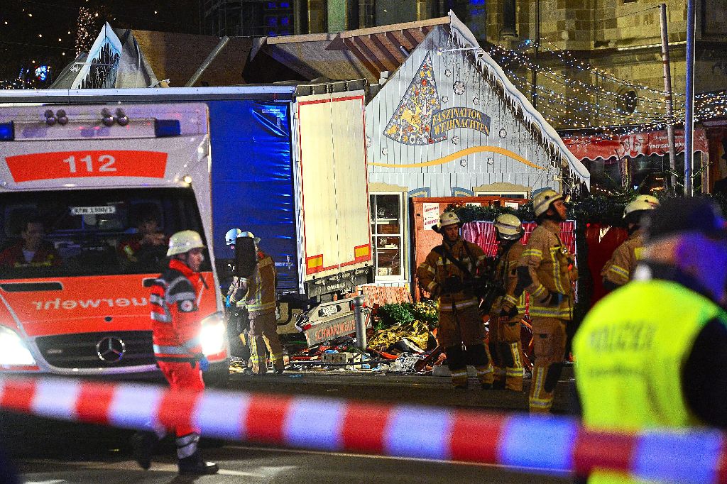 Am Montagabend fuhr ein Laster in den Berliner Weihnachtsmarkt –­ dabei kamen zwölf Leute ums Leben und viele wurden verletzt.