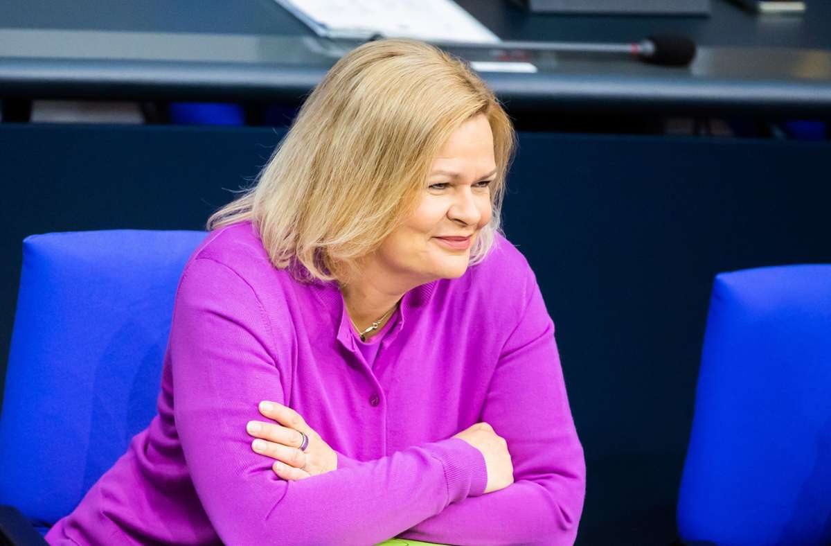 Innenministerin Nancy Faeser möchte mehr Kontrolle. Foto: dpa/Christoph Soeder