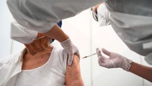 Wieder Ausbrüche in Pflegeheimen – vierte Impfung scheint abzumildern
