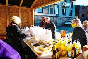An acht Tagen gab es an der Weihnachtsmarkthütte Speisen und Getränke für Bedürftige. Foto: Fritsch