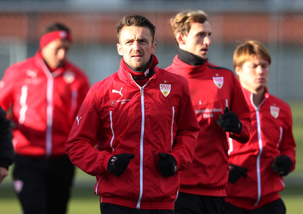 VfB-Kapitän Christian Gentner geht voran - klicken Sie sich durch die Trainingsbilder.