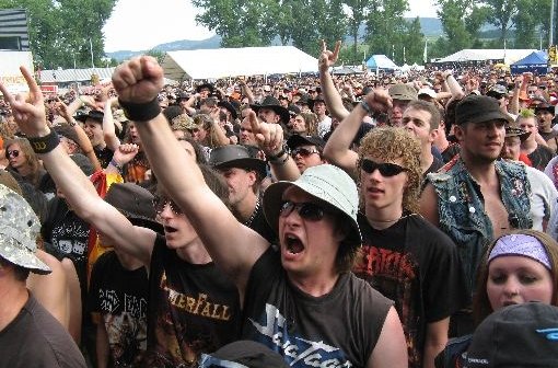 Jetzt sind die Metal-Fans gefragt: Noch bis zum 24. Juni kann online abgestimmt werden, wer von den 15 Bewerbern das diesjährige Bang Your Head eröffnen soll.  Foto: Claudius Erb