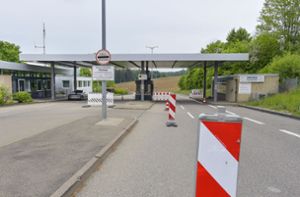 Bis zum Grenzübergang Neuhaus bei Blumberg soll die Bundesstraße 27 wegen Sanierungsarbeiten bald gesperrt werden. Foto: Roland Sigwart