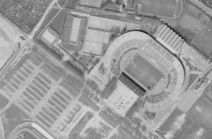 Das Stuttgarter Neckarstadion im Jahr 1968 – mit dem heutigen Zustand hatte es nur wenig zu tun, wie die Bildergalerie zeigt. Foto: Landesarchiv/LGL, Montage: Plavec