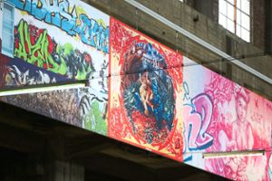Mehrere Dutzend Meter lange Graffities zieren die Schwelhalle in Frommern. In dem früheren Industriebau  ist  nun die Ausstellung Revolte zu sehen.  Foto: Maier Foto: Schwarzwälder Bote