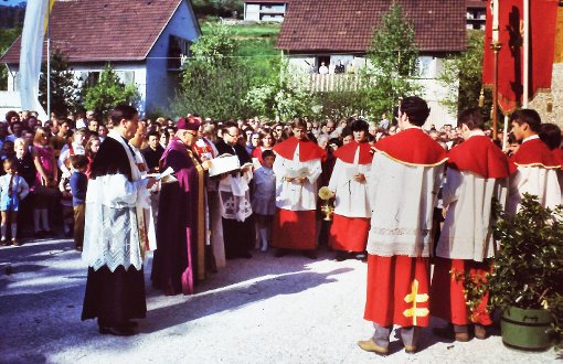 43 Jahre liegt die Weihe der katholischen Kirche in Laufen zurück – jetzt ist sie umfassend saniert worden. Fotos: Archiv Foto: Schwarzwälder-Bote
