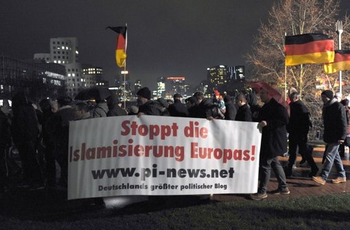 Stoppt die Islamisierung Europas: Teilnehmer einer Pegida-Demonstration in Dresden Foto: dpa