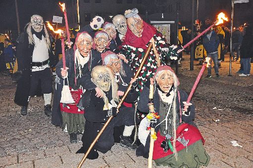 Gruselig: Zum Geburtstagsfest der Loable und Feuerhexen sind auch ein paar Untote angereist. Foto: Ungureanu