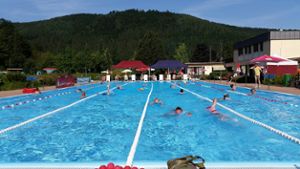 Nicht nur beim Zwölf-Stunden-Schwimmen  waren die Besucherzahlen im Höfener Freibad sehr gut.  Foto: Archiv