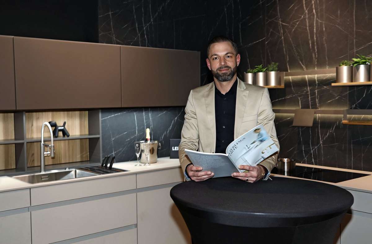 Franz Teufel ist Inhaber von „Interieur Teufel – Küche & mehr“ in Nagold, in dem Kunden  jetzt ihre persönliche Traumküche finden können. Foto: Uwe Priestersbach