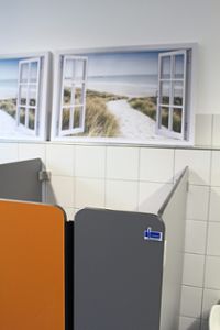 Welche Kita kann damit aufwarten: Strandblick in den Kinder-toiletten.  Foto: Simon Foto: Schwarzwälder Bote