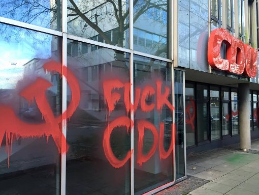 Fuck CDU: Deutlich haben linke Aktivisten ihr Mißfallen an der Christlich-Demokratischen Union in Stuttgart-Mitte geäußert. Foto: Stefan Kaufmann