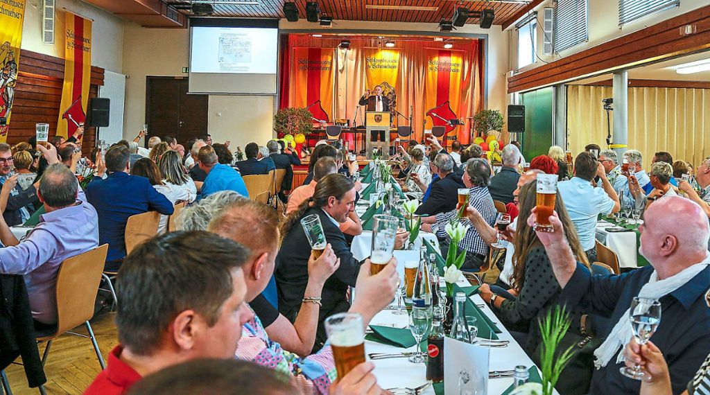 Prosit: Das  175-jährigen Bestehen der Stöckle-Brauerei in Schmieheim wurde zünftig gefeiert.