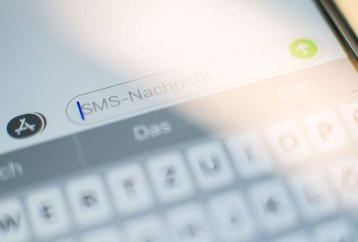 Die meisten Versuche des Enkeltricks per SMS konnten im Kinzigtal rechtzeitig verhindert werden. (Symbolfoto) Foto: Lino Mirgeler/dpa