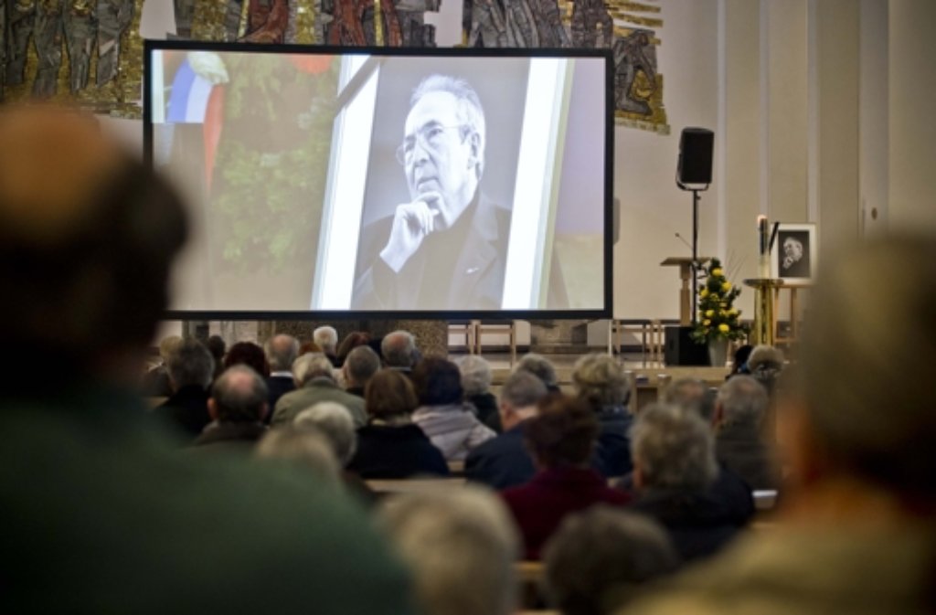Die offizielle Trauerfeier in der Stiftskirche wird für Normalbürger auf eine riesige Leinwand in St. Eberhard übertragen.