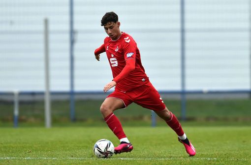Luan Simnica (19) hat beim VfB Stuttgart unterschrieben. Foto: imago/Fotografie73