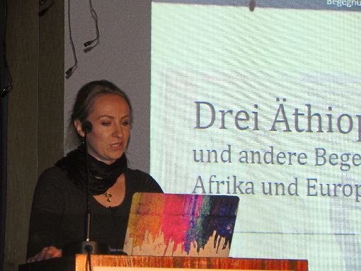 Historikerin Verena Krebs referiert über Afrika und Europa. Foto: Haubold Foto: Schwarzwälder-Bote