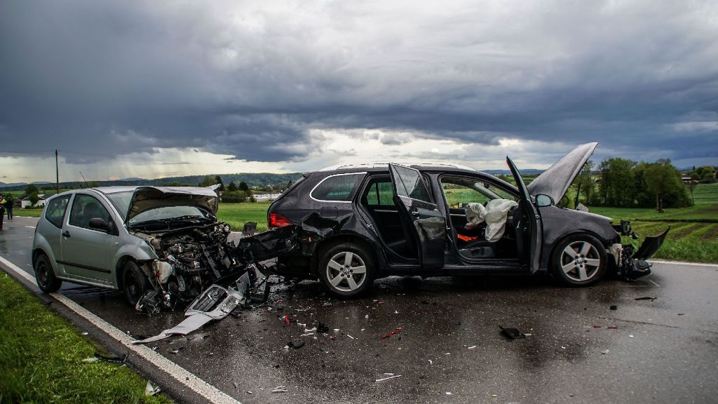 Drei Verletzte forderte dieser Unfall bei Rottenburg. Foto:  SDMG / Dettenmeyer