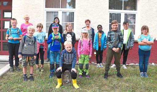 Zu einer Spiele-Spaß-Tour durch Salzstetten starteten elf Kinder mit dem Liederkranz-Damen-Team.Foto: Maier Foto: Schwarzwälder Bote