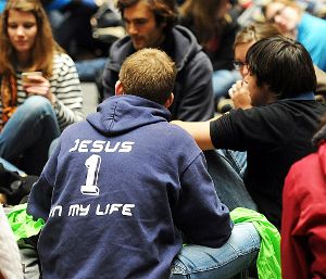Gemeinschaft im Zeichen Jesu Christi erleben Tausende Jugendliche jährlich im französischen Taizé. Foto: Pedersen Foto: Schwarzwälder-Bote