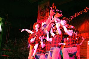 Bei den Tanzdarbietungen standen nicht nur die Mädels auf der Bühne Kopf.  Fotos: Stopper Foto: Schwarzwälder Bote