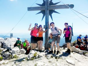 Geschafft: Die Wanderer der Sportfreunde Isingen haben den Gipfel  des Guffert in den Alpen erreicht. Foto: Verein Foto: Schwarzwälder-Bote