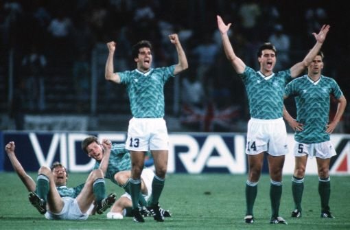 Viele Fußballfans erinnern sich an die Weltmeisterschaft 1990 in Italien - in Grün gewannen die DFB-Mannen im Halbfinale gegen England.  Foto: Baumann