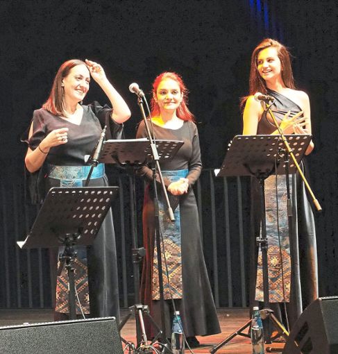 Das Naghash Ensemble  (von links) die Sopranistinnen Hasmik Baghdasaryan und Tatevik Movsesyan sowie die Altistin Arpine Ter-Petrosyan.   Foto: Faigle Foto: Schwarzwälder Bote
