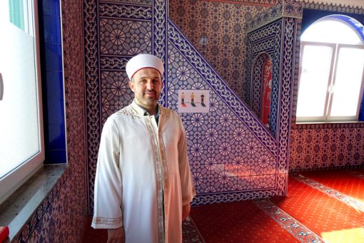 Ahmet Gezer ist Religionsgelehrter der Süleymaniye-Moschee in Hechingen. Momentan ist Ramadan, eine sehr wichtige Zeit für ihn und seine Glaubensgenossen, die wegen Corona unter besonderen Umständen stattfindet. Foto: Stopper