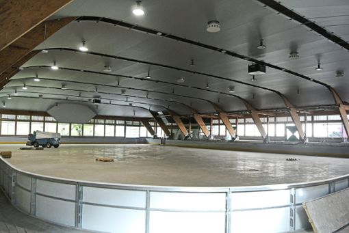Die Eislaufhalle steht kurz vor der Fertigstellung.  Foto: Braun Foto: Schwarzwälder Bote