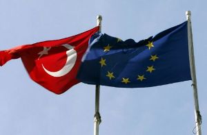 Guido Westerwelle will die EU-Beitrittsverhandlungen mit der Türkei neu beleben. Foto: dpa