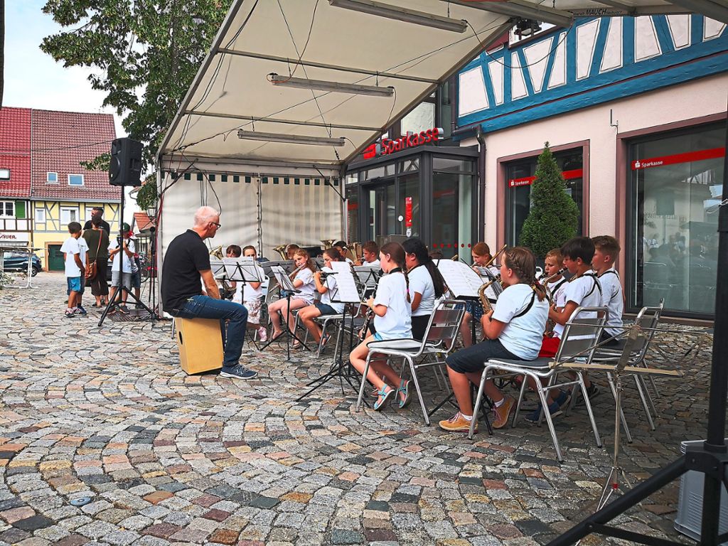 Die Jugend unterhielt die Besucher auf dem Neubulacher Marktplatz bestens. Foto: Elsäßer Foto: Schwarzwälder Bote