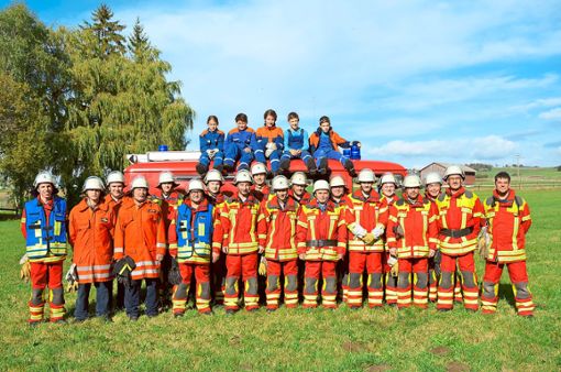 Die aktive Mannschaft und die Jugend der Freiwilligen Feuerwehr im Jahr 2018. Sie freuen sich auf die Jubiläumsfeier, die am 21. und 22. Juli stattfindet. Foto: Kaletta Foto: Schwarzwälder Bote