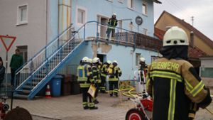 Atemschutzträger der Feuerwehr Schömberg haben den Brand im Keller des ehemaligen „Bajazzo“ gelöscht. Foto: Marschal