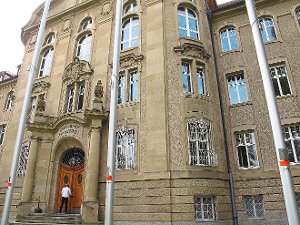 Eine tödliche Messer-Attacke in Baiersbronn wird derzeit vor dem Landgericht Rottweil verhandelt. Foto: Nädele