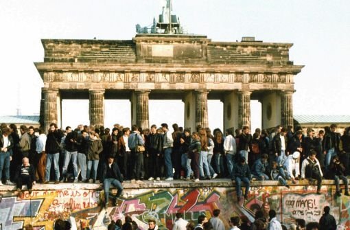 Am Sonntag vor 20 Jahren wurde der Tag der deutschen Einheit zum ersten Mal gefeiert. Foto: AP
