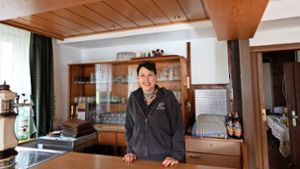 Monika Notter öffnet das traditionsreiche Chausseehaus in Walddorf für ein Wochenende. Foto: Menzler